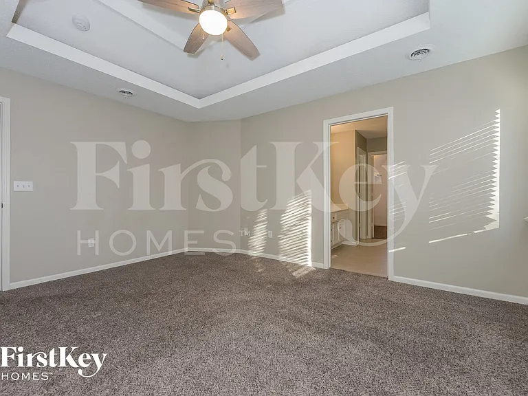 6914 NW Pleasant View Ct — Photo 7