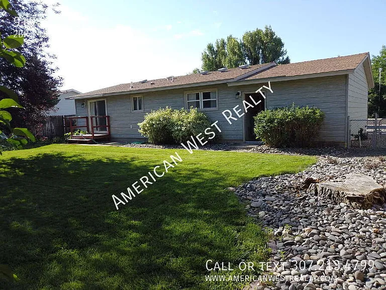 919 Van Pl — Photo 10