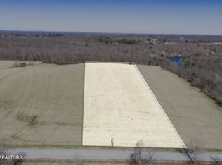 8 Nicholson Dr, Crossville, TN 38572