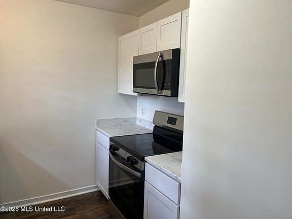 5th image of 121 Fairfax Cir #B