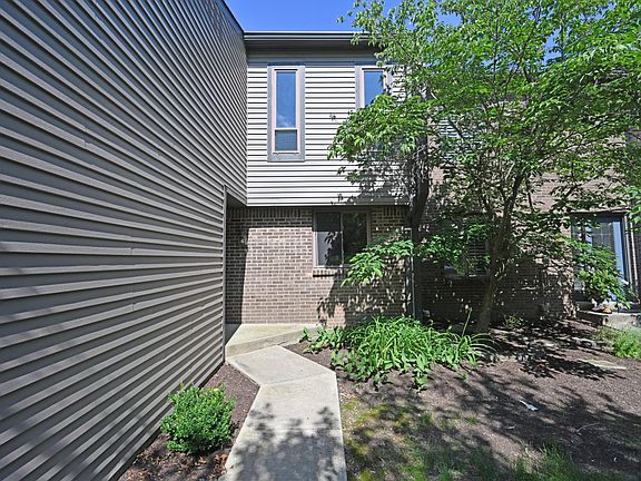 4th image of 926 Dry Valley Ct