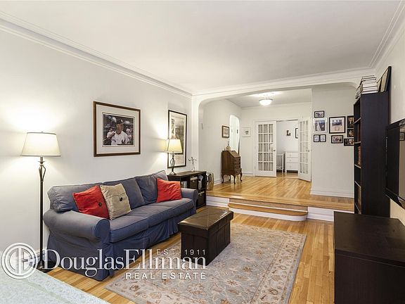 3rd image of 110 W 94th St APT 1D