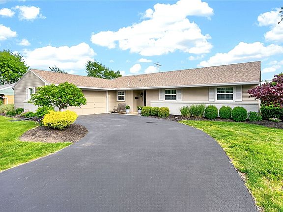 4th image of 265 Gershwin Dr