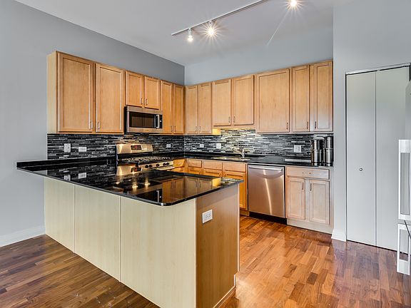 5th image of 544 N Milwaukee Ave APT 501