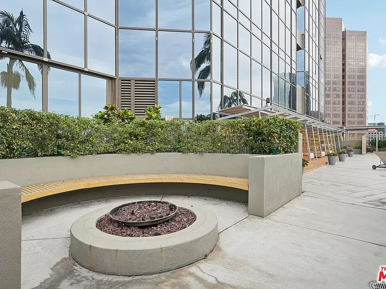 1100 Wilshire Blvd #3504 — Photo 31