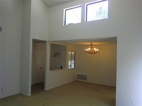 4th image of 1631 Albany Ct