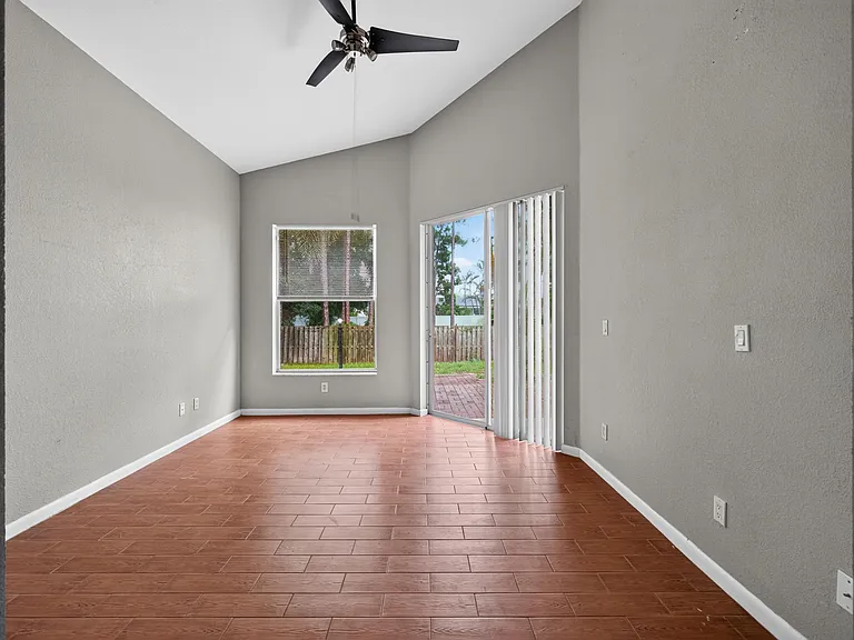 4059 SW Kamsler St — Photo 17