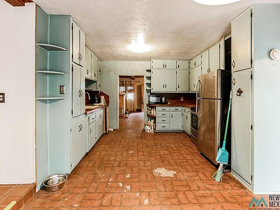 4th image of 1715 S Avenue M