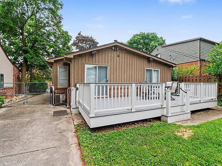 418 Austin Ave — Photo 11