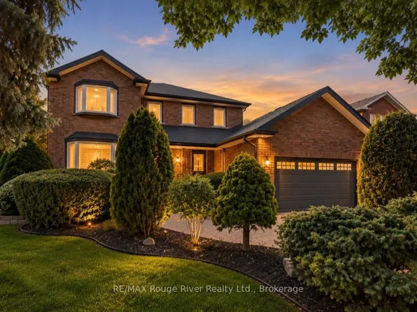7 Lyndhurst Cres, Whitby, ON L1R 1E4