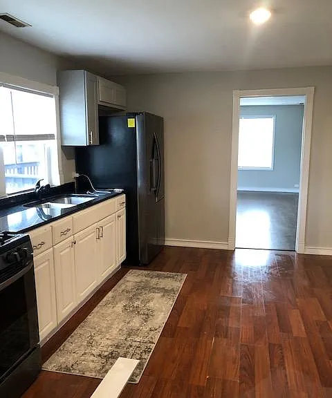 922 E Gladys Ave — Photo 7