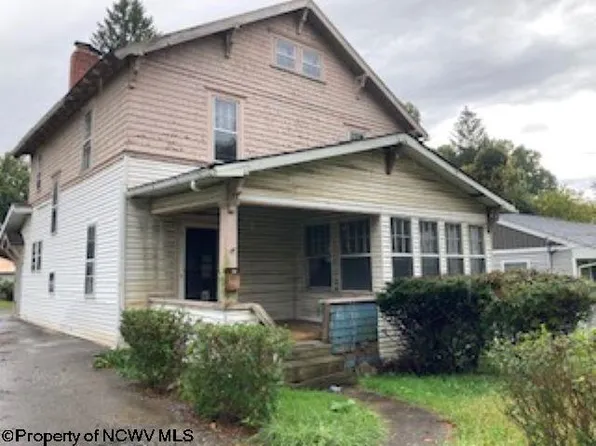 604 Country Club Rd, Fairmont, WV 26554