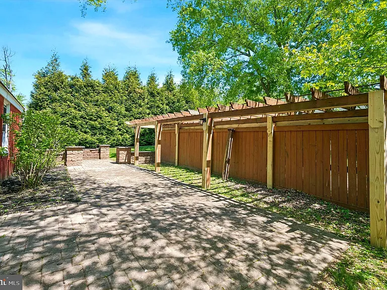 624 Cresson Ln — Photo 21