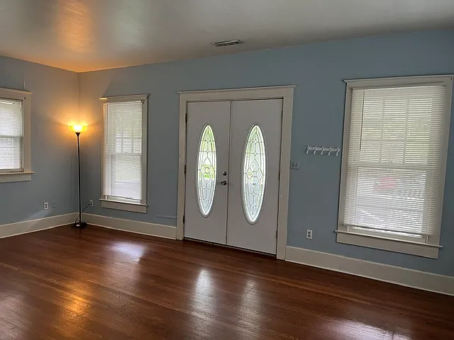 3 bed, 2040 sqft, $1,500 — Photo 2