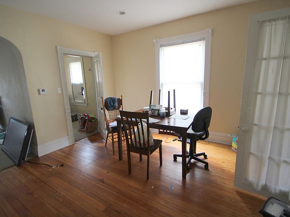 5th image of 612 Pine Ave NW
