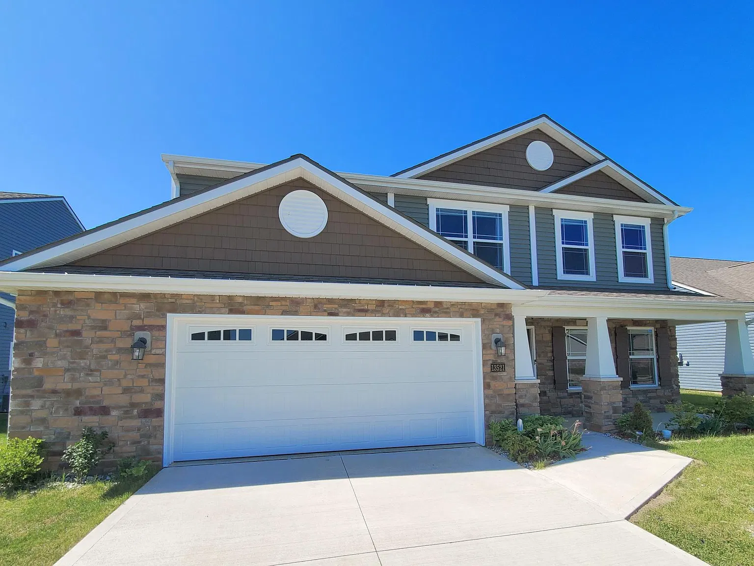 4 bed, 2220 sqft, $2,300 — Photo 1