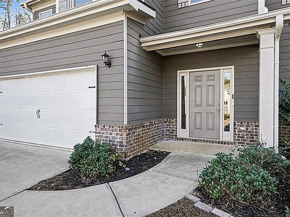 3rd image of 221 Creek View Pl