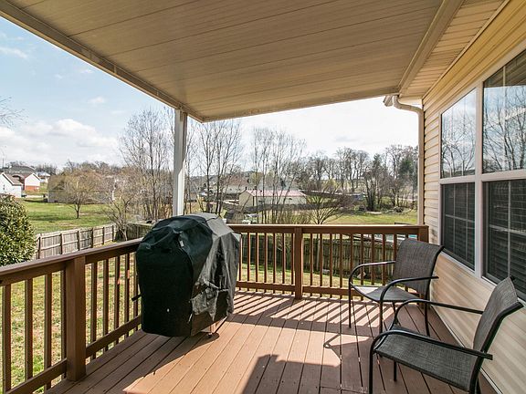 4th image of 124 West Dr