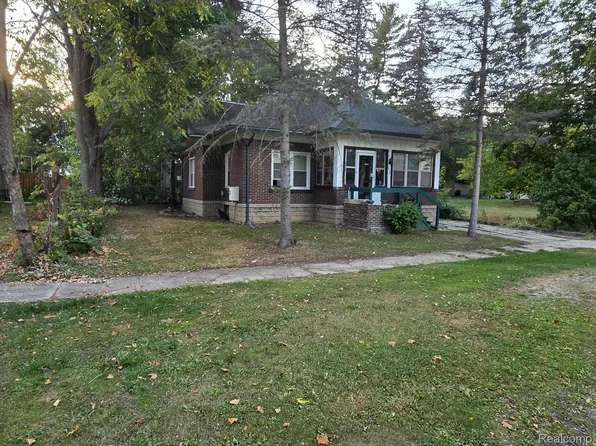 316 S Main St, Webberville, MI 48892