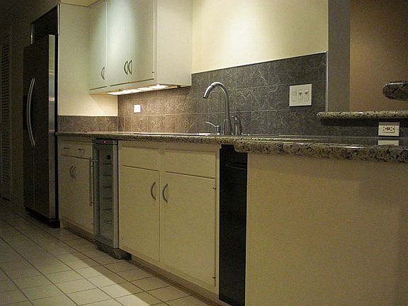 4th image of 4950 Woodway Dr Unit 402
