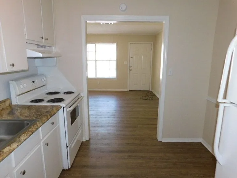 5820 Sanders Ave #E — Photo 8