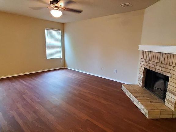 3rd image of 2600 Lake Meadow Dr