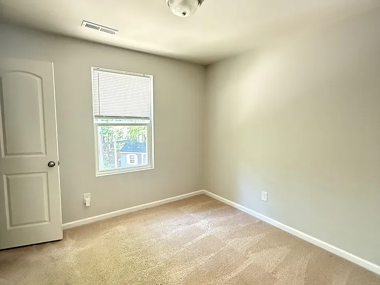 408 Polly Dr — Photo 10