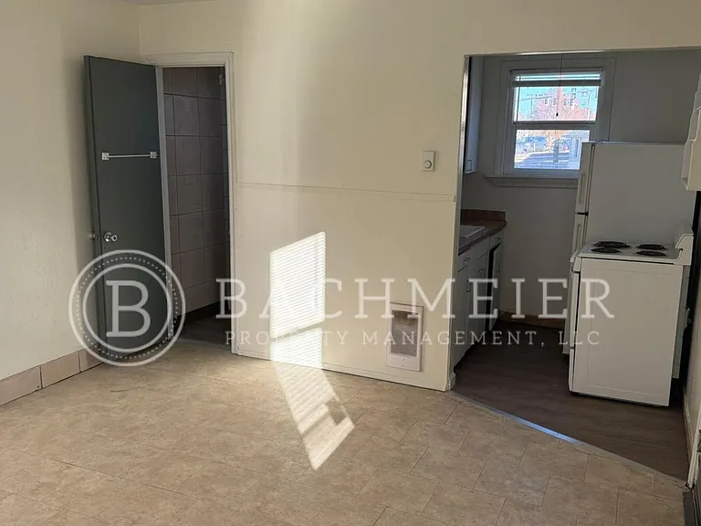 906 SE Court Ave — Photo 1