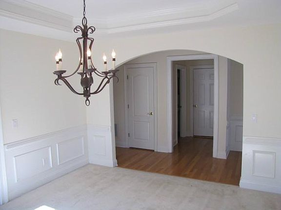 4th image of 2270 Norbury Dr SE