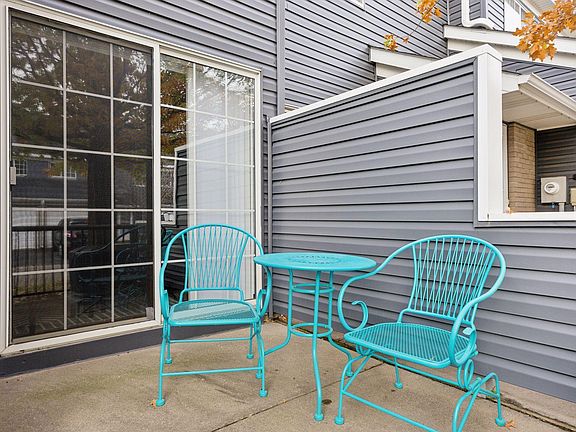 2nd image of 1830 Donegal Dr APT 9