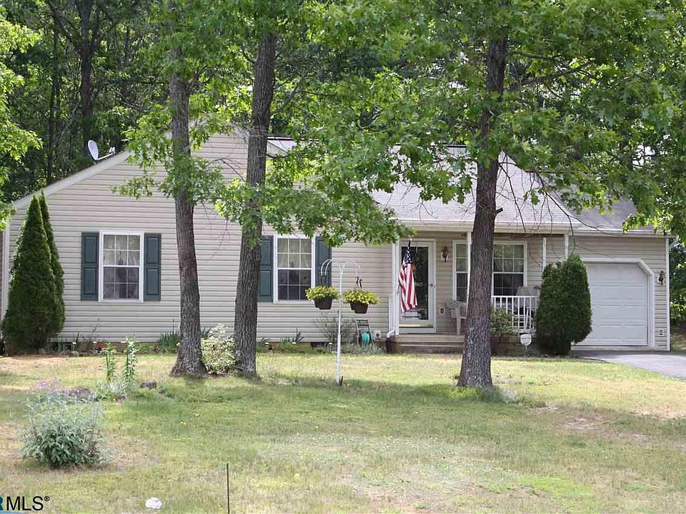 1st image of 32 Auburn Ct