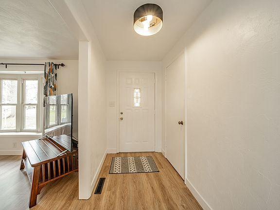 5th image of 2304 Meadow Way