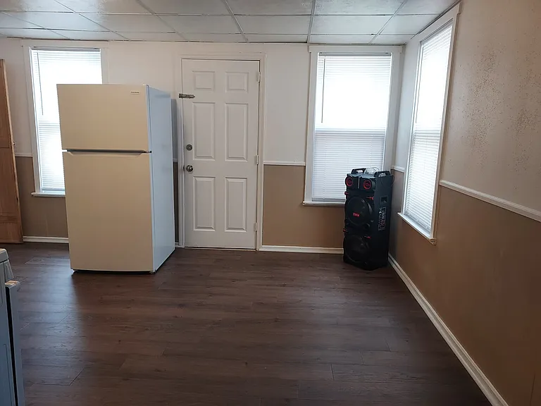 729 Elizabeth St — Photo 9