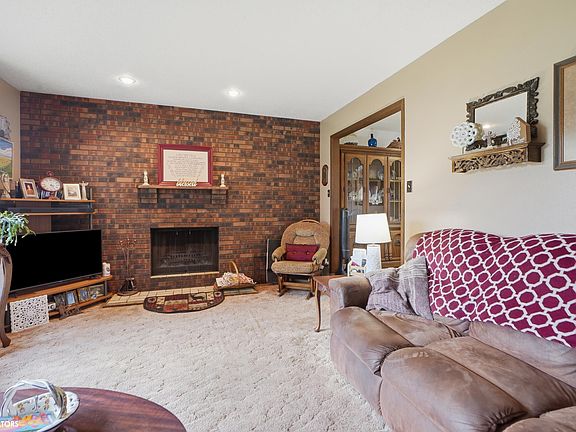3rd image of 1745 Young St