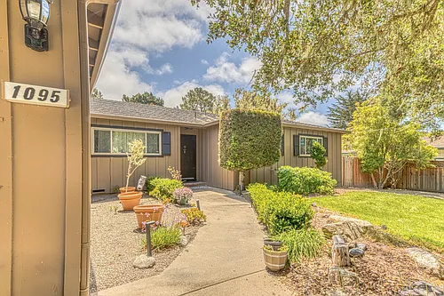 1095 Laurel Ln Photo 1