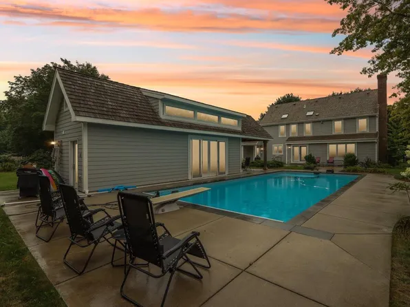 165 Hickory DRIVE, Delafield, WI 53018
