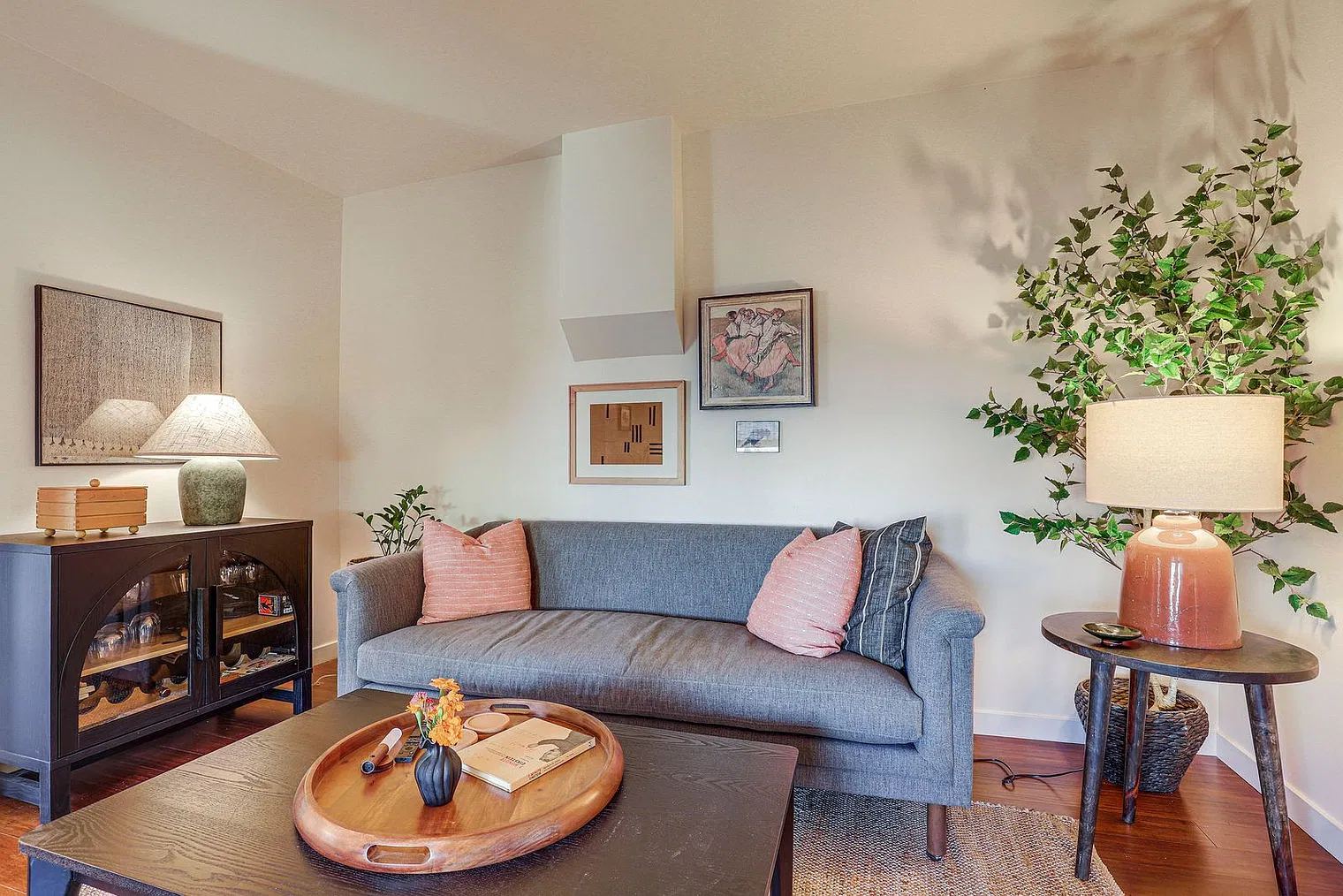 1 bed, 1.0 bath, 990 sqft, $5,064 — Photo 3