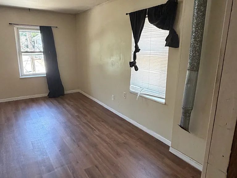 311 E Erie St #2 — Photo 6