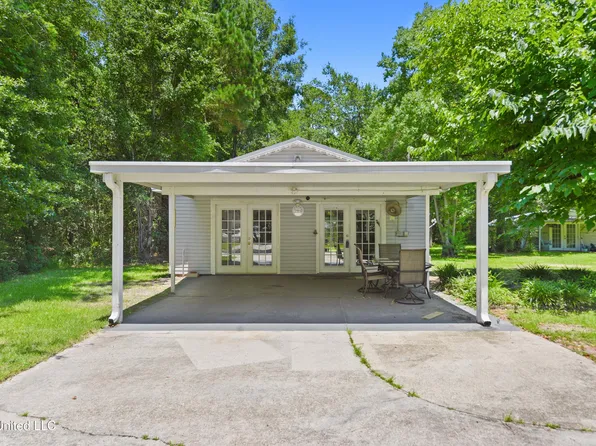392 Clarence Ave, Pass Christian, MS 39571