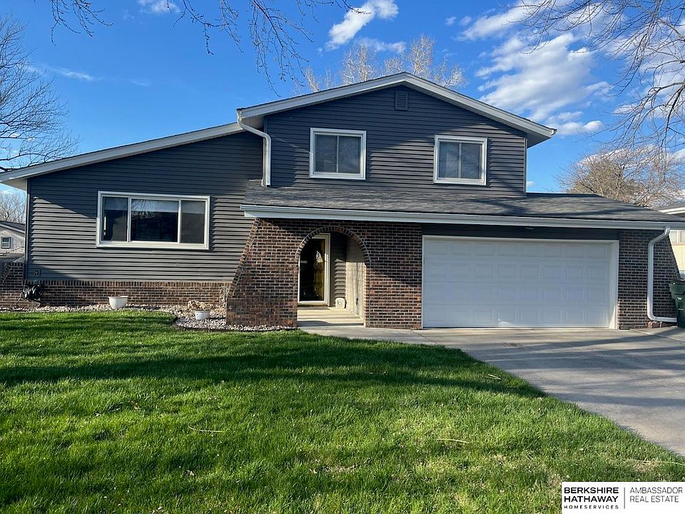 1st image of 808 Crest Dr