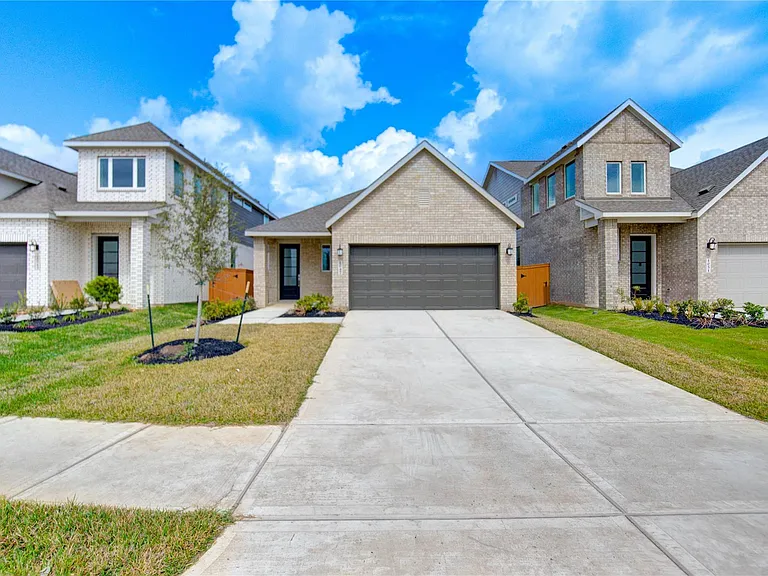 1047 Blue Stone Dr — Photo 2
