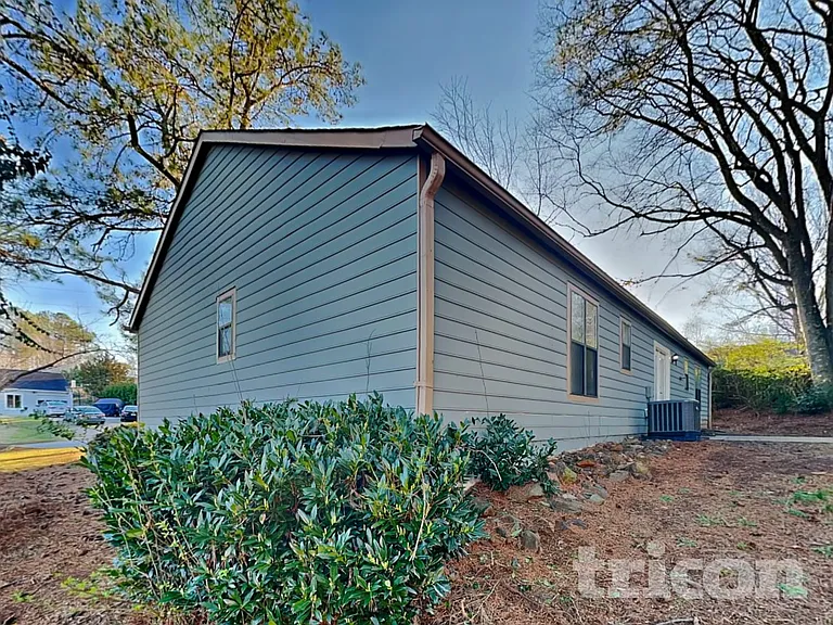 308 Knollwood Ln — Photo 16