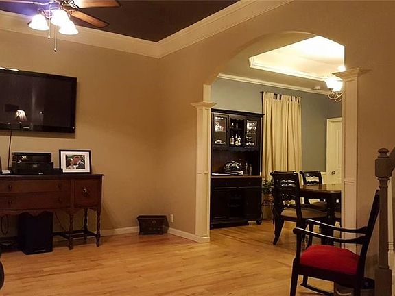 LR/DR with tray ceiling
