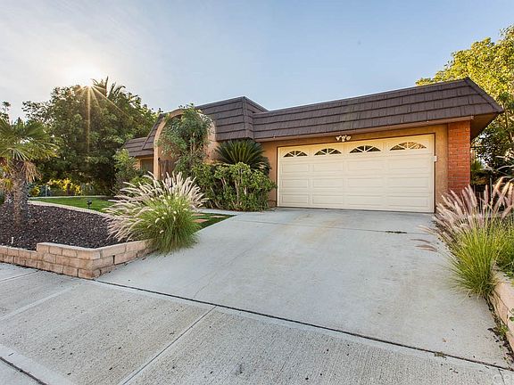 2nd image of 3016 Mesa Verde Dr