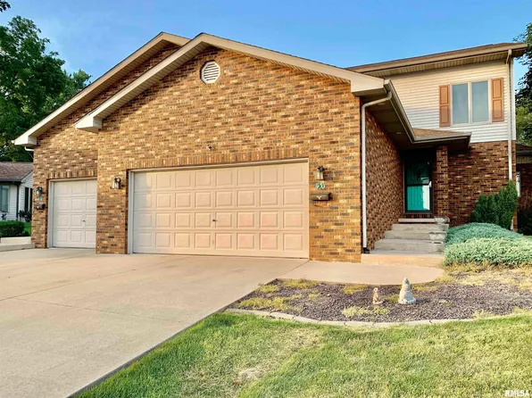 44 & 46 Book Ln, Jacksonville, IL 62650
