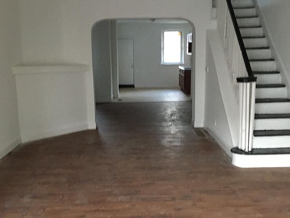 2nd image of 5929 Larchwood Ave #House4br