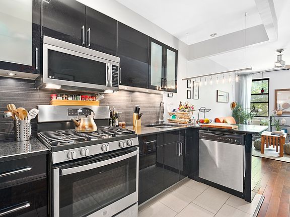 2nd image of 706 Sackett St #2