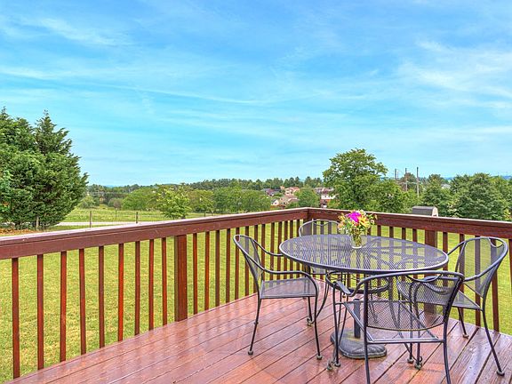 3rd image of 1040 New Village Dr NW