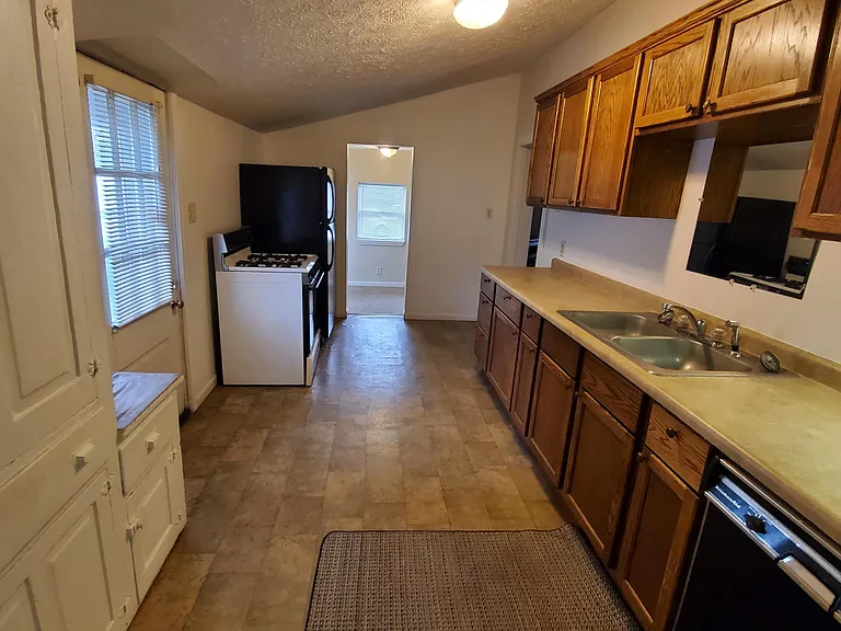 328 Milton Ave #1 — Photo 9