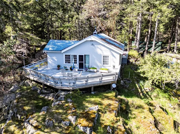 1410 Red Granite Rd, Cortes Island, BC V0P 1K0